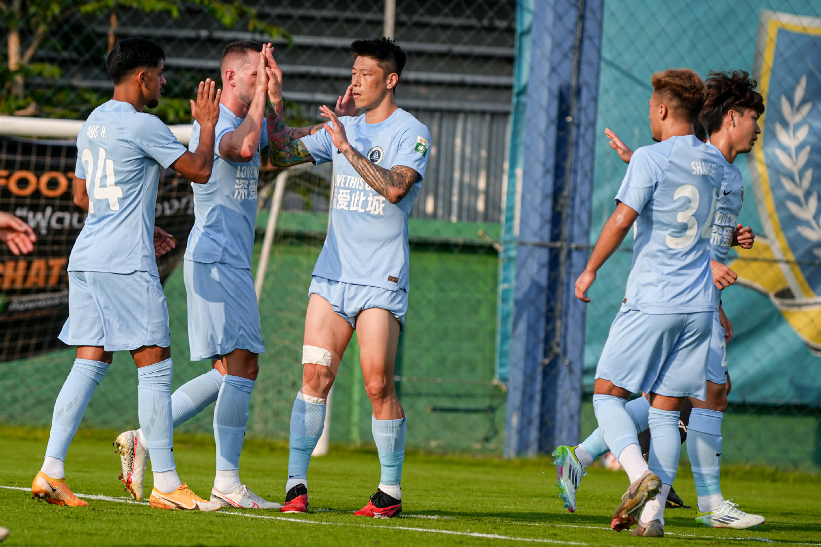 开云网站 -关于深圳队训练开放日；训练课后豪取连胜引观众欢呼；法甲在即；身体对抗强度拉满的信息