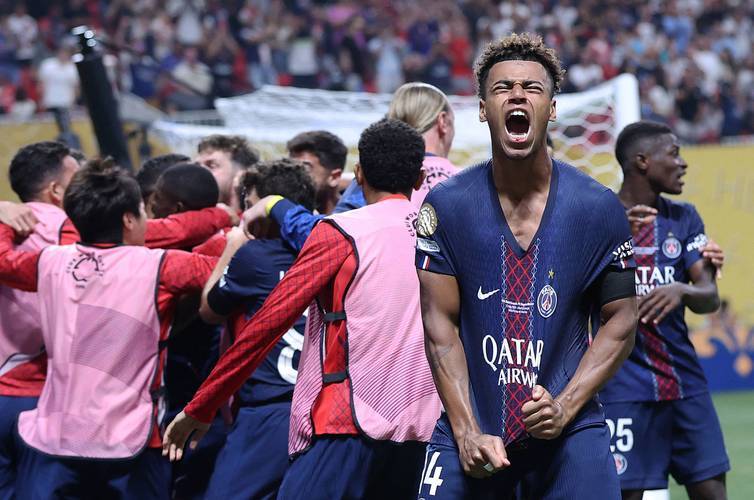 开云体育 -包含巴黎圣日耳曼训练开放日，清晨队长鼓劲引欢呼，德甲在即，细节决定成败的词条