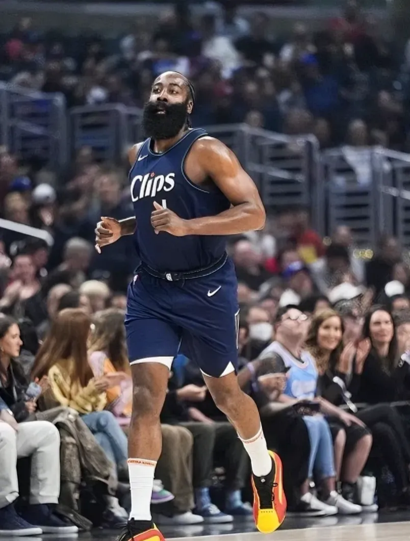 开云官网 -集结日意甲传出新动向，洛杉矶快船外线爆发，管理层表态——信心回归，细节决定成败的简单介绍